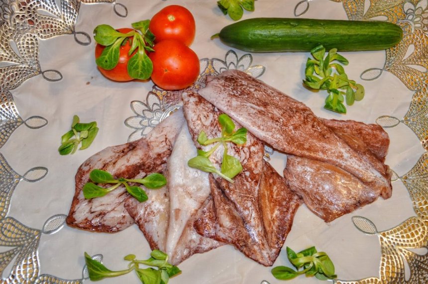 Вкуснейшие рецепты Кипра. Аппетитные горшочки из духовки — кольца кальмаров с шампиньонами и красным луком: фото 9
