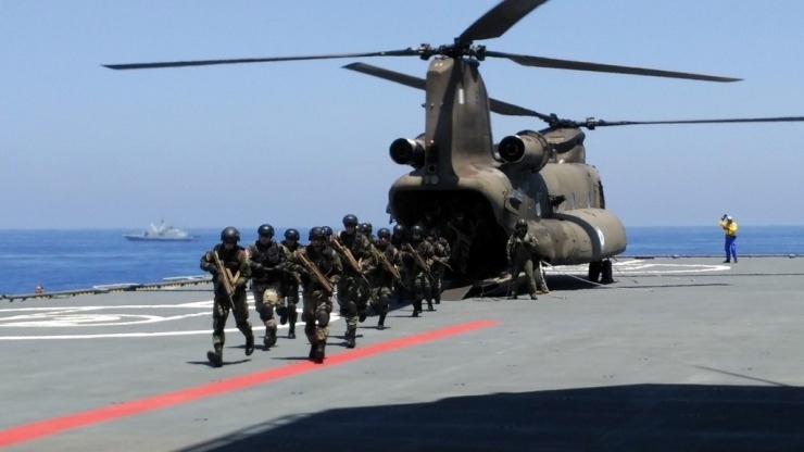 В Средиземном море проходят масштабные совместные учения военно-морских сил и ВВС Египта, Греции и Кипра: фото 3