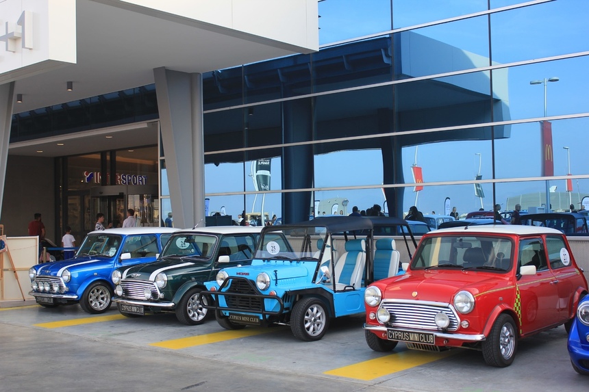 Элегантность и классика: на Кипре прошла выставка ретро-автомобилей: фото 24