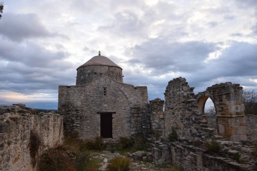 История и легенда монастыря Святого Креста в кипрской деревушке Аногира : фото 7