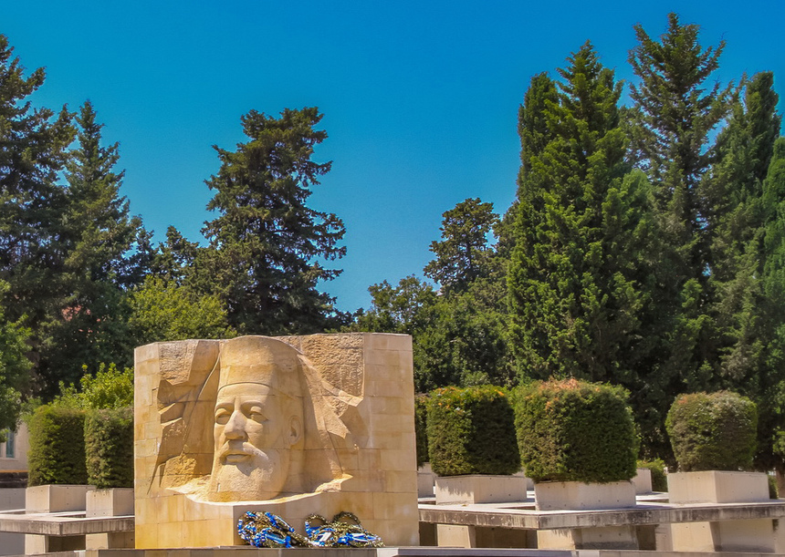 Мемориал, посвященный духовному лидеру восставшего народа Кипра : фото 17
