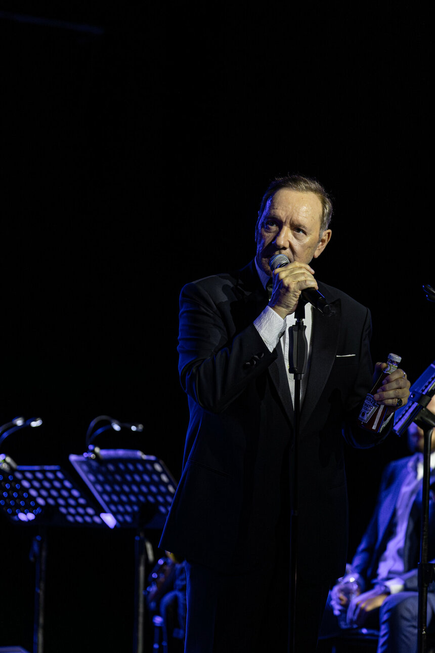 Кевин Спейси представил премьеру своего музыкального шоу “Songs & Stories” на Кипре: фото 5
