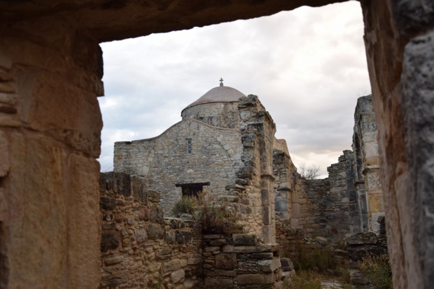 Монастырь Святого Креста в кипрской деревне Аногира : фото 17