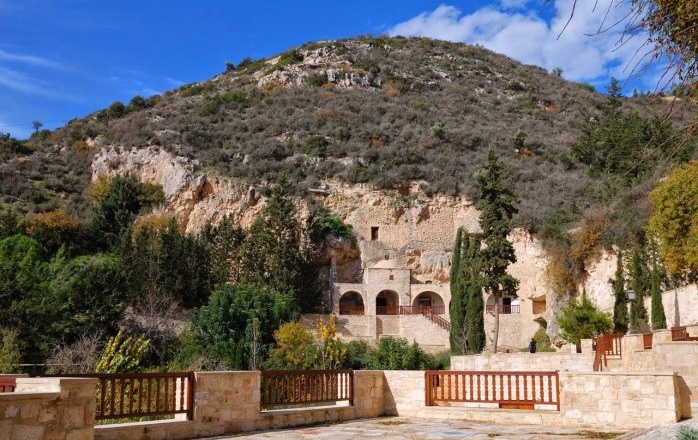 В монастыре Святого Неофита произошло чудо - появился роскошный природный водопад (Фото и Видео): фото 4