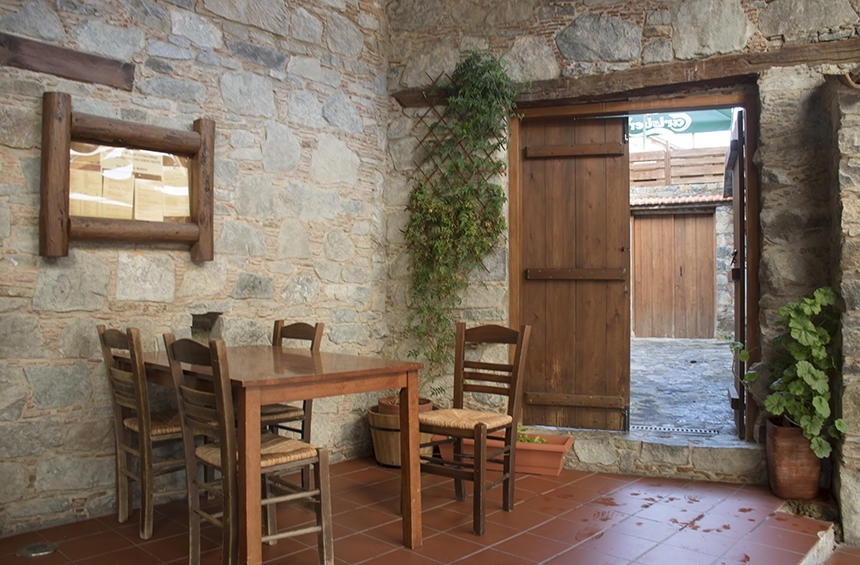 Топ - 15 традиционных таверн из натурального камня в живописных деревушках Кипра: фото 20