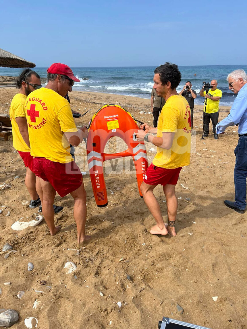 Спасателям пляжа Lemba подарили "умные" спасательные жилеты: фото 2