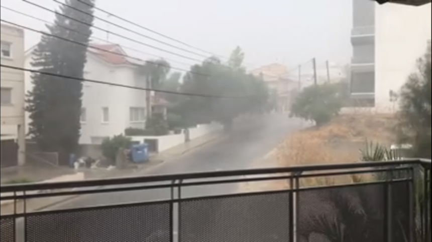 В столице Кипра стихия перевернула 4 машины и устроила потоп : фото 3