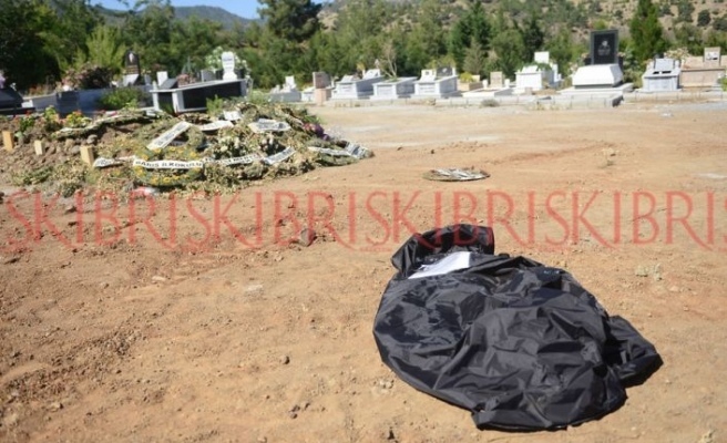 В ТРСК мешки, в которых перевозили тела зараженных, бросили на кладбище: фото 2