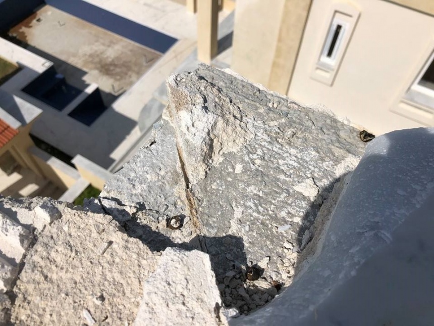 В Пафосе метеорит пробил дымоход, крышу и мраморный пол в доме (Фото): фото 3
