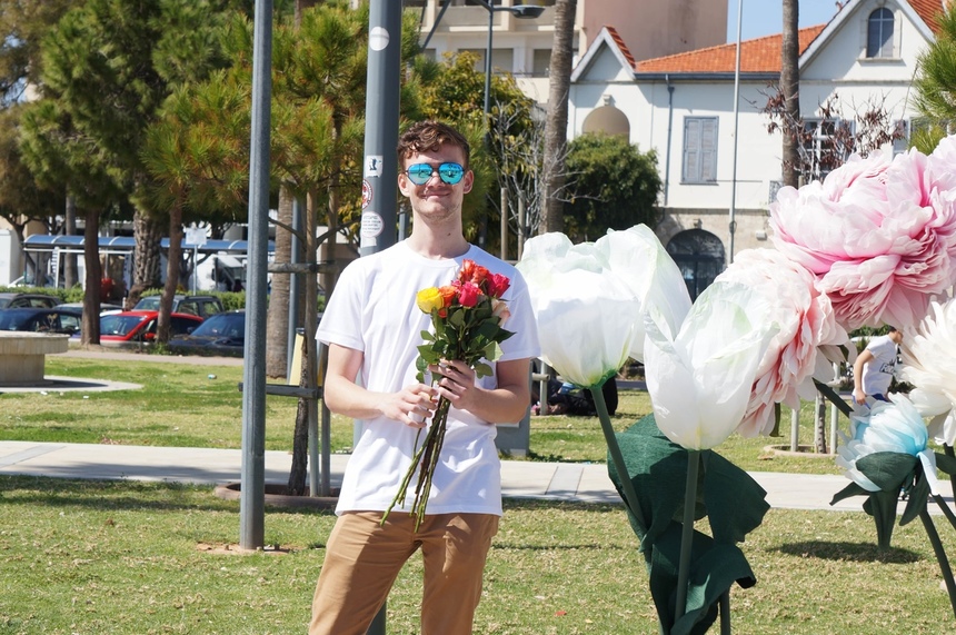 Редакция Cyprus Butterfly подарила жительницам Лимассола на 8 марта сотни роз: фото 43