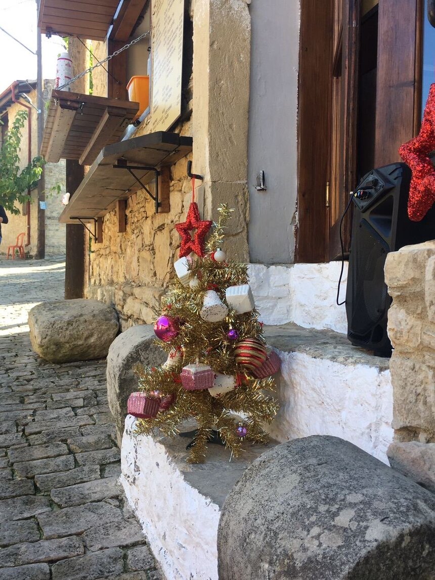 Кипр нарядный: рождественские елки никто не отменял: фото 24