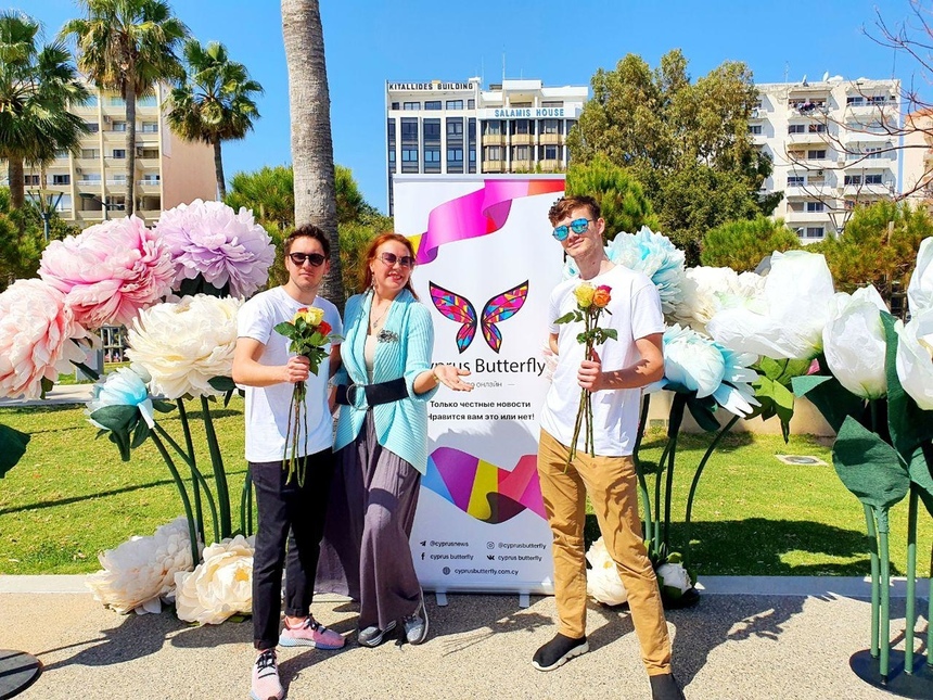 Редакция Cyprus Butterfly подарила жительницам Лимассола на 8 марта сотни роз: фото 8