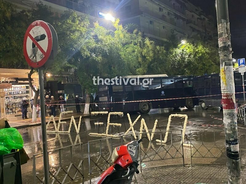 Кипрские студенты в Салониках провели акцию протеста у турецкого консульства: фото 2 Кипрские студенты в Салониках провели акцию протеста у турецкого консульства: фото 2