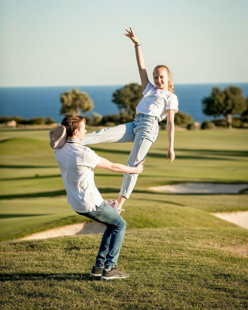 Илья и Ангелина исполняют поддержку на поле для гольфа - https://www.instagram.com/angelina_k21