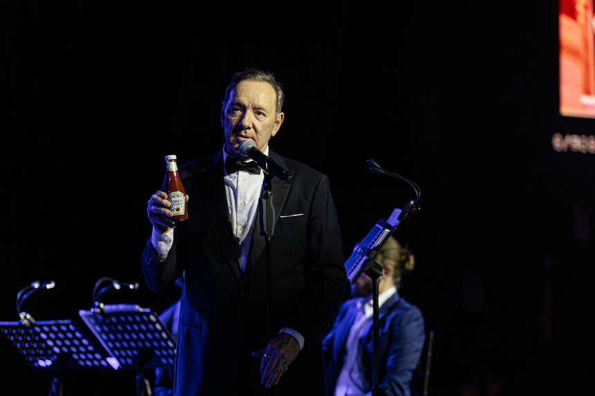 Кевин Спейси представил премьеру своего музыкального шоу “Songs & Stories” на Кипре: фото 4