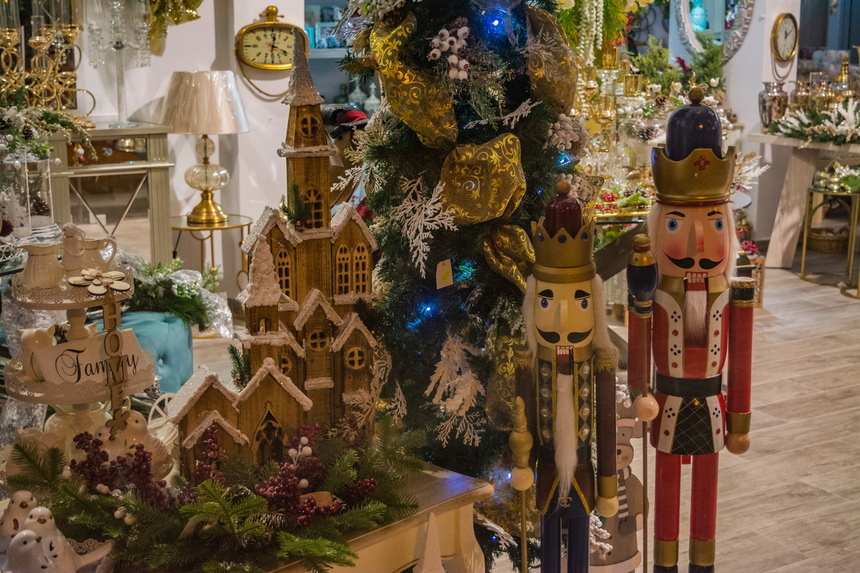 Праздник к нам приходит: Пафос, украшенный к Рождеству: фото 16