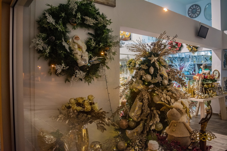 Праздник к нам приходит: Пафос, украшенный к Рождеству: фото 12