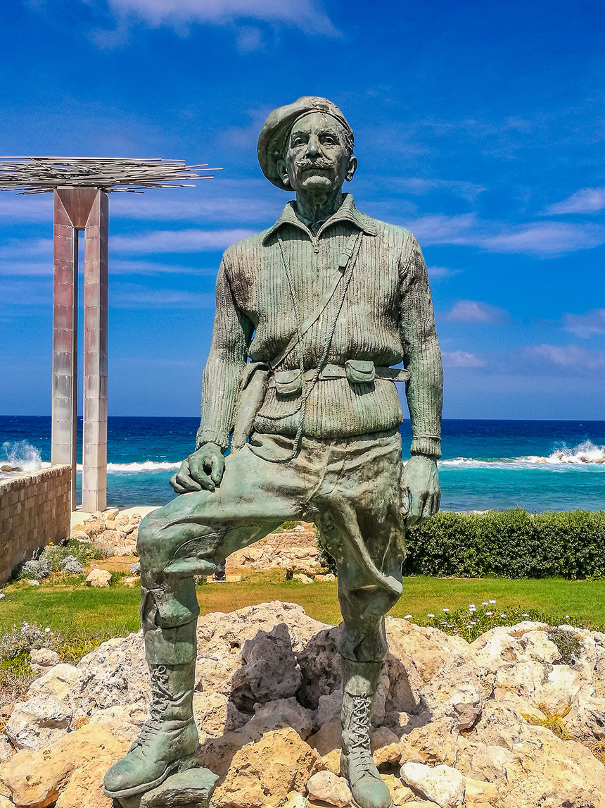Памятник Георгиосу Гривасу и монумент Памяти и чести — одно из самых значимых мест на Кипре : фото 2