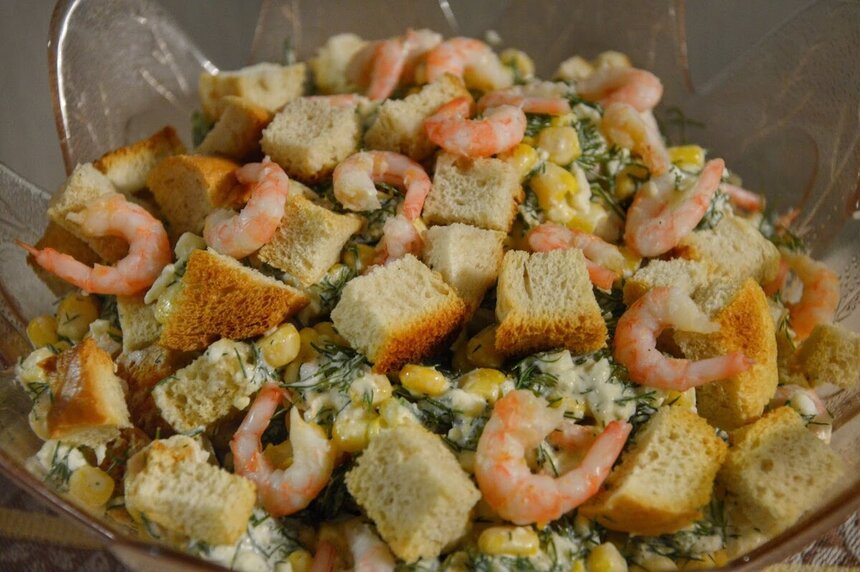 Полезная кухня Кипра. Нежный, аппетитный белковый салат с креветками, кукурузой и пряной зеленью, который непременно оценят по достоинству любители морепродуктов: фото 27