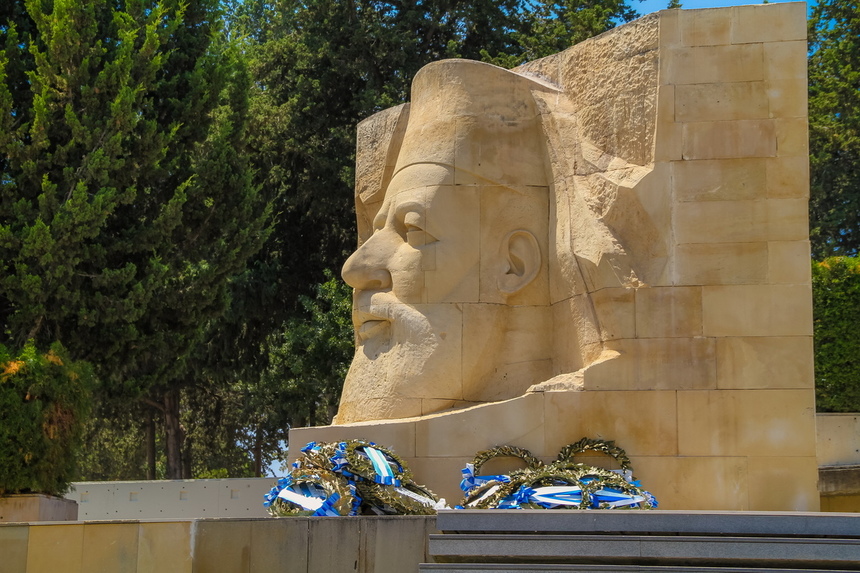 Мемориал, посвященный духовному лидеру восставшего народа Кипра : фото 18
