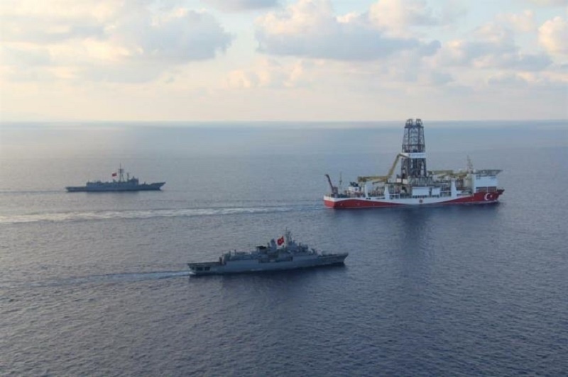 Турецкие ВМС прогнали израильское буровое судно из вод Кипра: фото 2