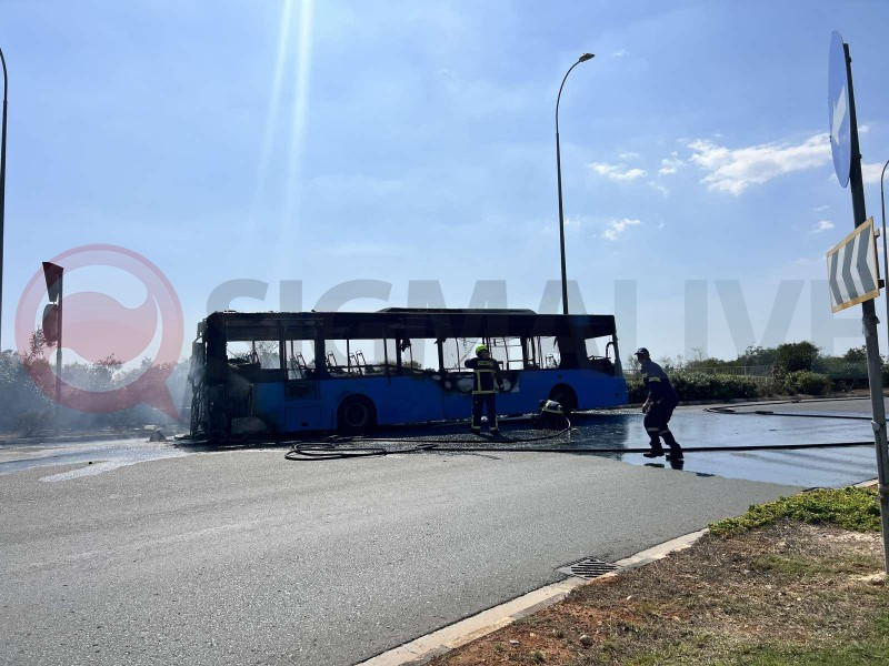 В Айя-Напе, выполняя маршрут, полностью выгорел пассажирский автобус: фото 4