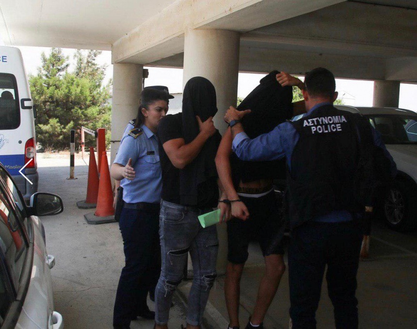 Полиция Кипра поймала обвиняемого в групповом изнасиловании на лжи: фото 5