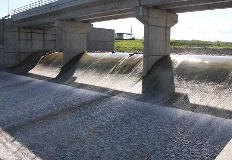 Засуха на Кипре отменяется - дамба Тримиклини переполнена водой: фото 2