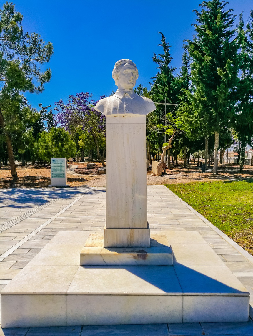 Бюст Дионисиоса Соломоса на одноименной площади в Пафосе : фото 9