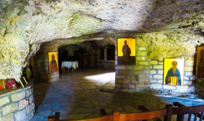 Панагия Хрисоспилиотисса - древние катакомбы и уникальный пещерный храм : фото 22
