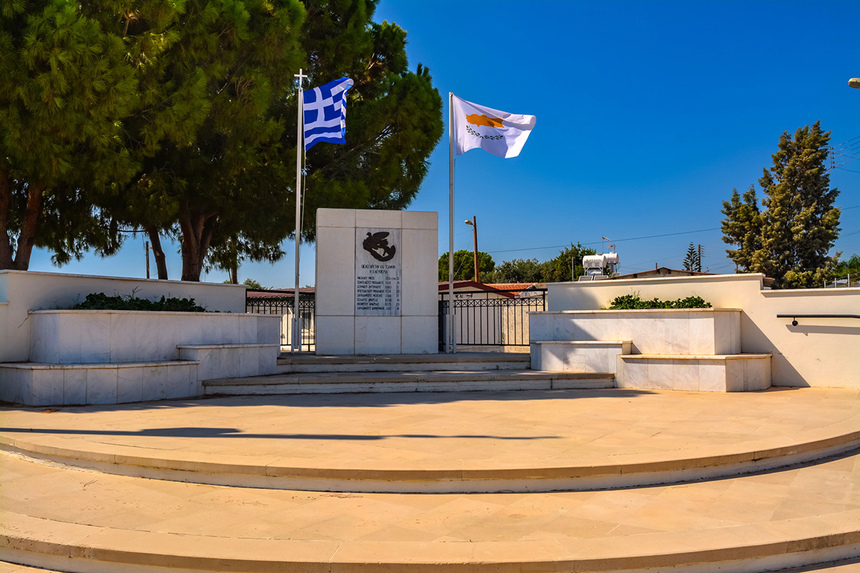Памятник героям в кипрской деревушке Куклия: фото 3