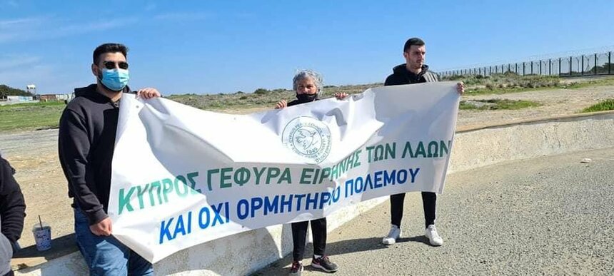 На Кипре прошел протест против размещения истребителей на британских военных базах: фото 3