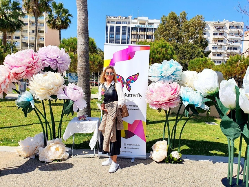 Редакция Cyprus Butterfly подарила жительницам Лимассола на 8 марта сотни роз: фото 53