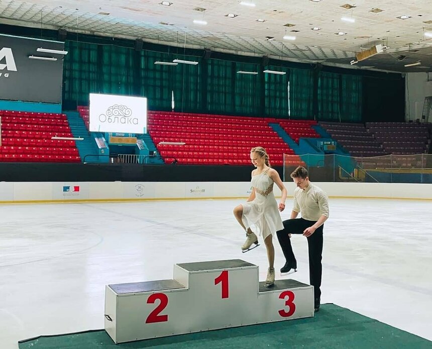 Ангелина и Илья на  победных для себя соревнованиях взбираются на высшую ступень пъедестала через третье место - https://www.instagram.com/angelina_k21