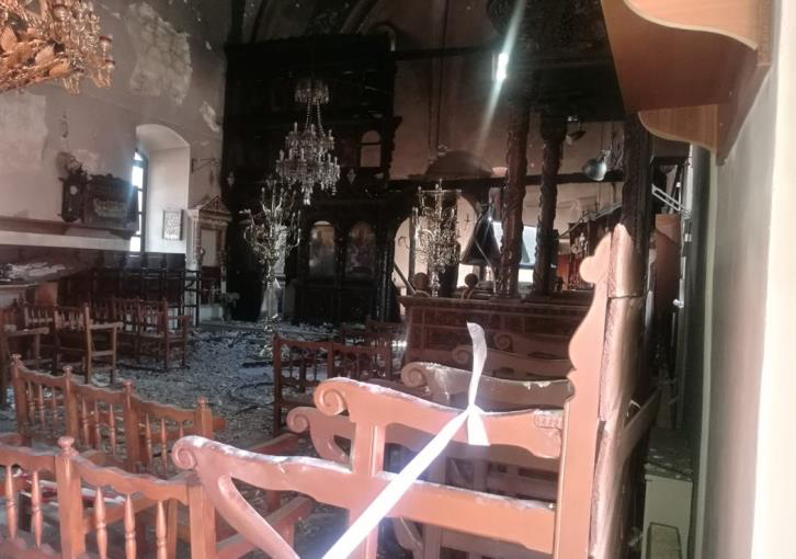В Лимассоле загорелась древняя церковь: фото 2