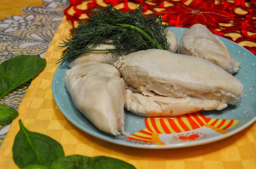 Хо-хо-хо. Время праздничных рождественских блюд на Кипре. Изумительный слоеный куриный салат с черносливом, грецкими орехами и сочными кисло-сладкими яблоками: фото 14