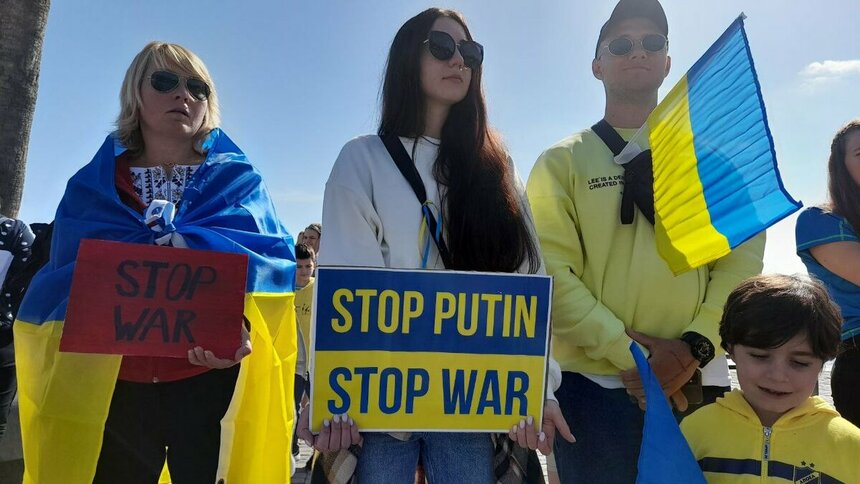 В Пафосе прошел митинг за мир в Украине: фото 10
