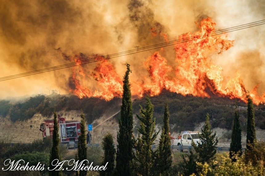 Найти красоту в разрушении — уникальные фотографии кипрского пожара: фото 14