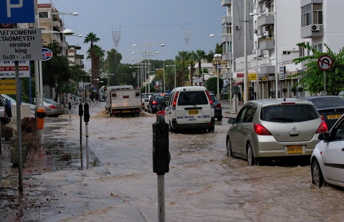 Лимассол погода вода. Кипр наводнение. Затопления на Кипре. Кипр затопило. Температура в Лимассоле.