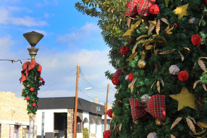 Кипр нарядный: рождественские елки никто не отменял: фото 30