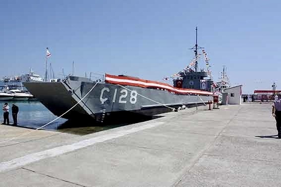 На Северном Кипре открыли музей на военном корабле: фото 2