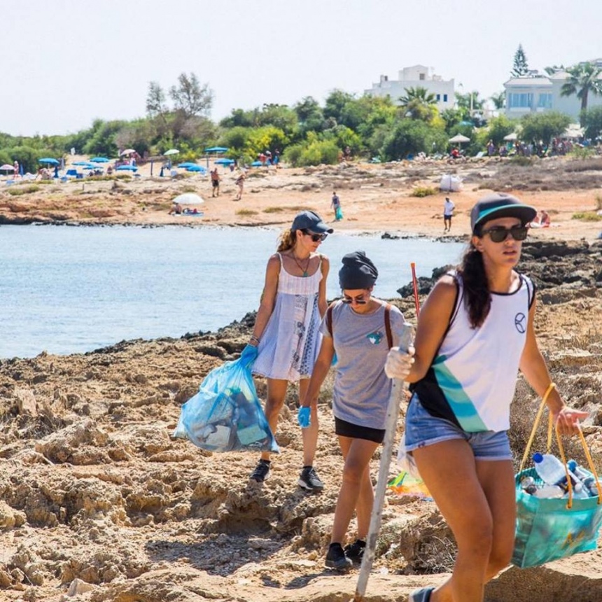 Волонтеры очистили территорию береговой линии от мусора: фото 2