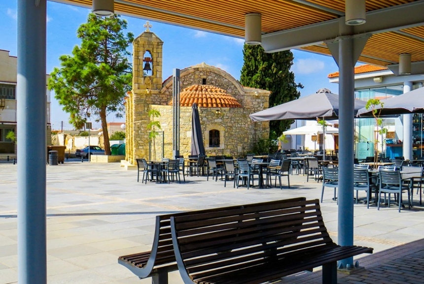 Площадь в деревне Кити на Кипре