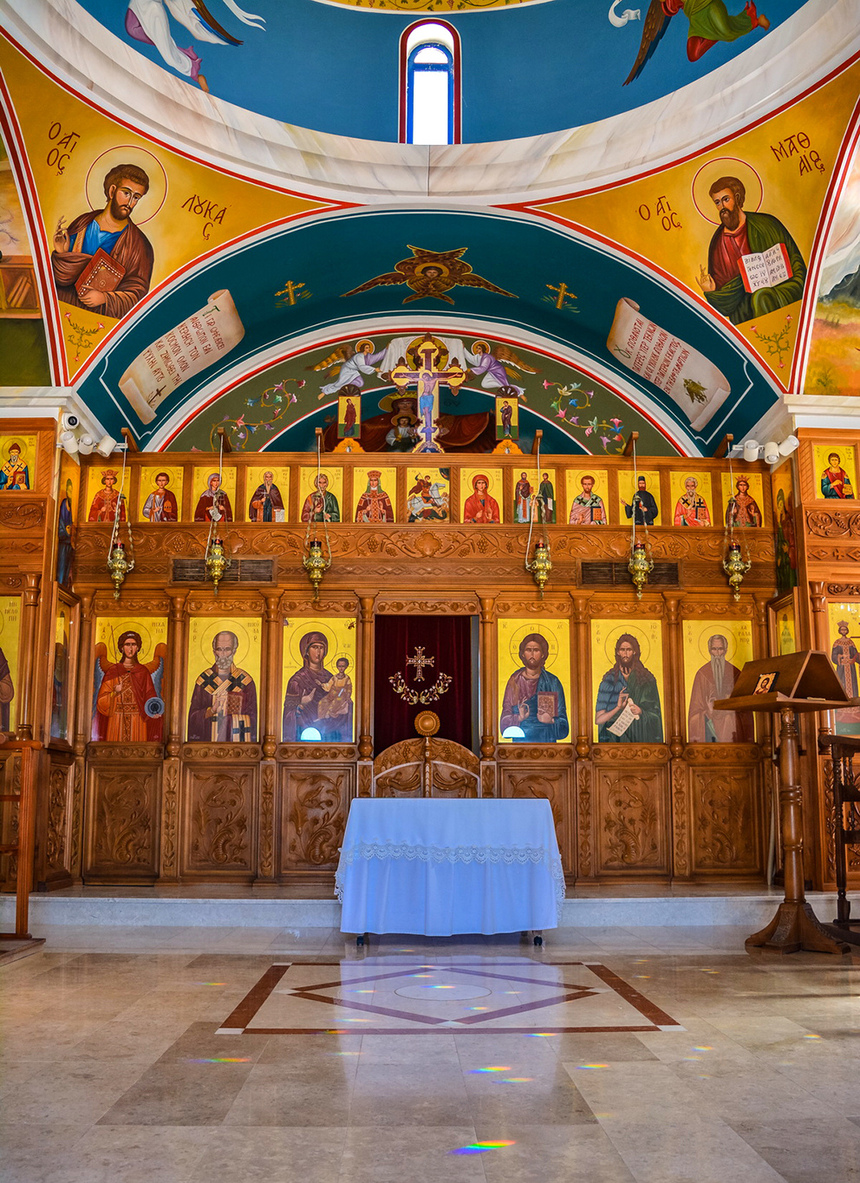 Небольшой белоснежный храм Святого Николая в Като Пафосе: фото 31