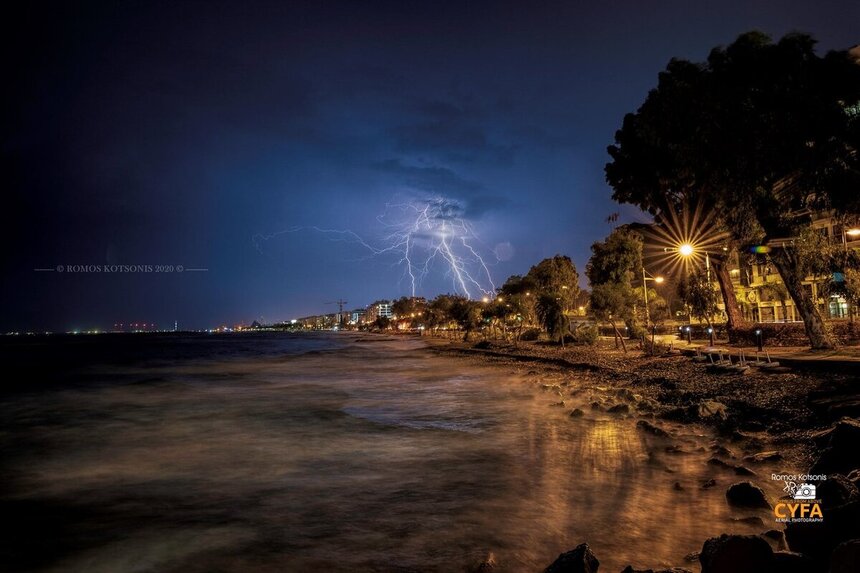 Адская молния на Кипре попала на видео: фото 3