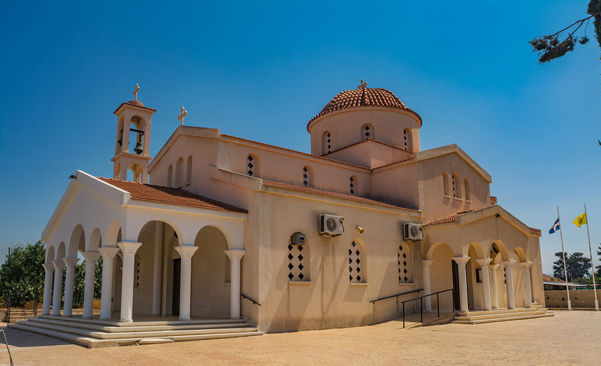 Новый просторный храм Святых Андроника и Афанасии в деревне Мандрия на Кипре: фото 14