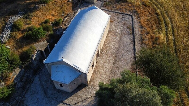 Церковь святого Харалампия. Вид сверху. Фото с дрона.