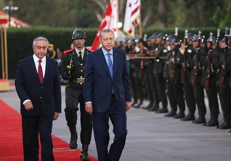 Президент Турции с рабочим визитом прилетел на Кипр: фото 3