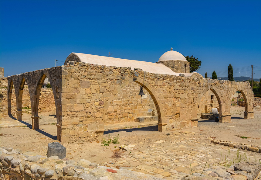Церковь Панагия Одигитрия, построенная на Кипре из камней, взятых из руин древнего святилища Афродиты: фото 9