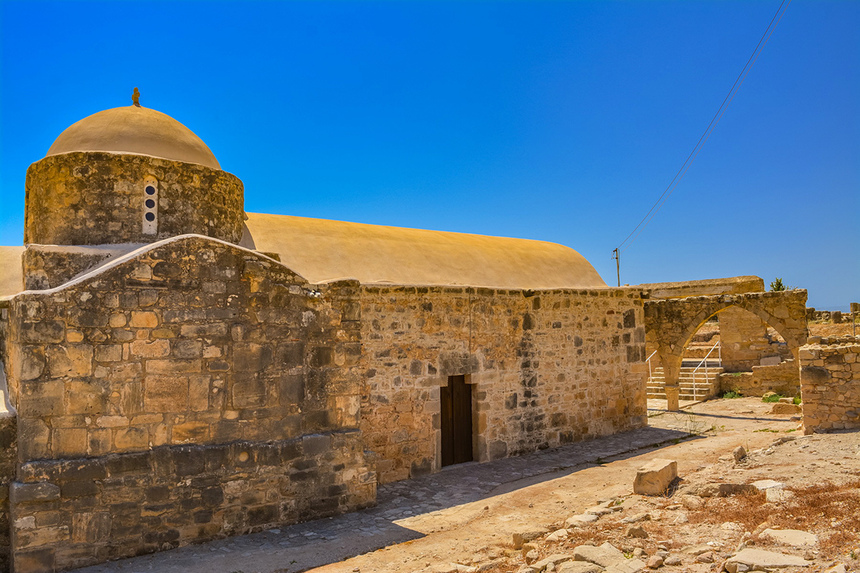 Церковь Панагия Одигитрия, построенная на Кипре из камней, взятых из руин древнего святилища Афродиты: фото 85